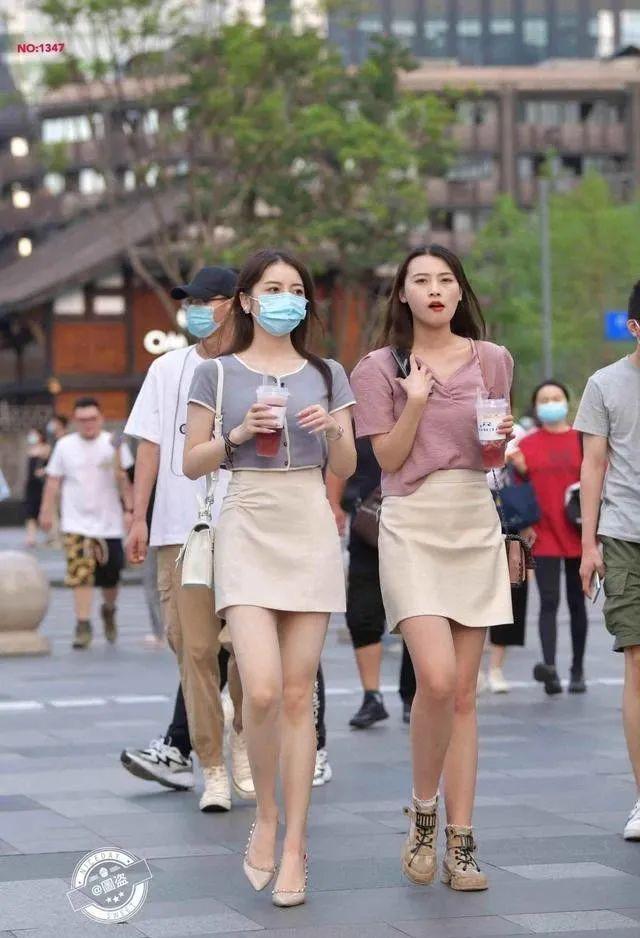 身形修长的连衣裙美女着装风格洋气大方尽显霸气